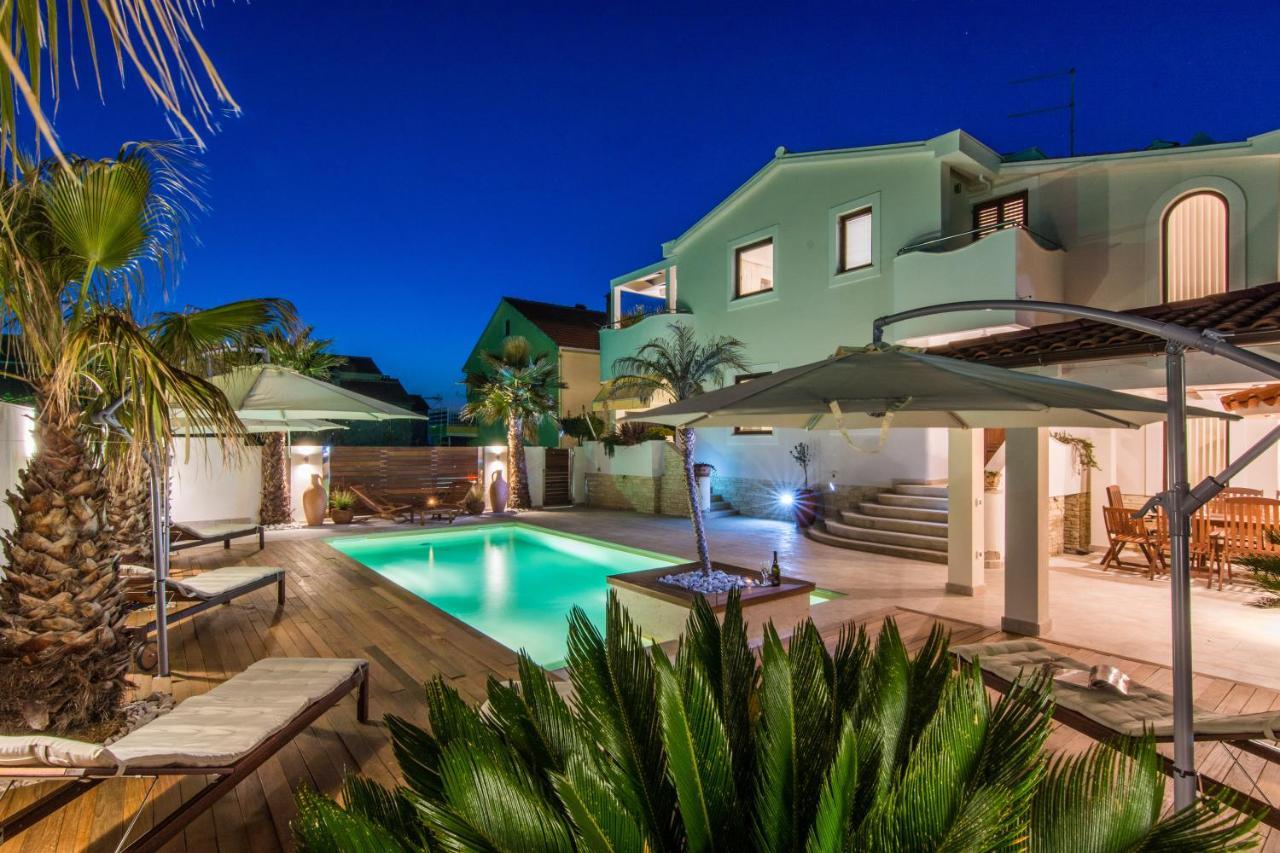 Apartments "Villa Antisin" With Heated Pool ザダル エクステリア 写真