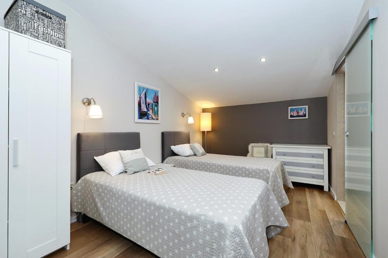 Apartments "Villa Antisin" With Heated Pool ザダル エクステリア 写真