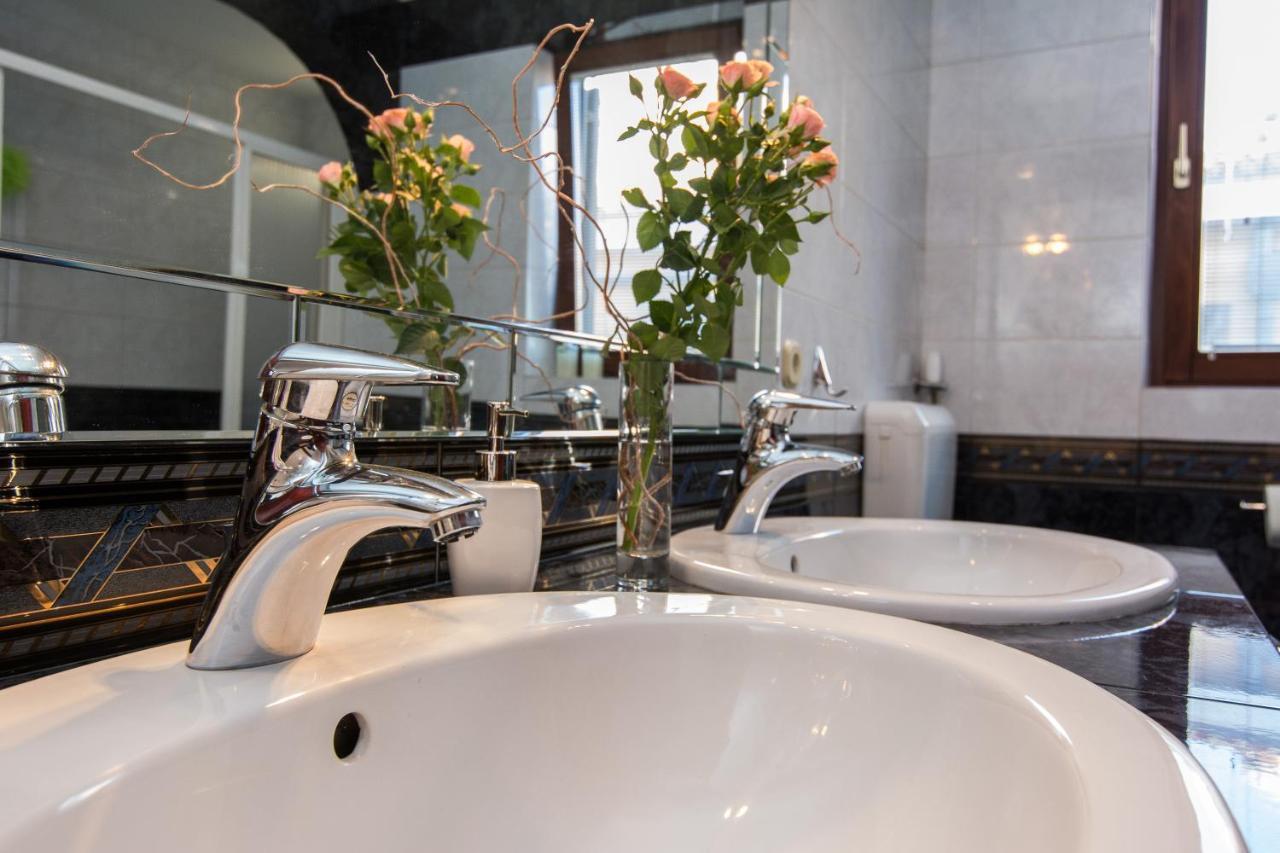Apartments "Villa Antisin" With Heated Pool ザダル エクステリア 写真